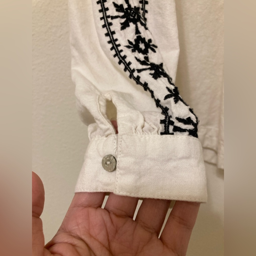 a.n.a Cream Black Embroidered Blouse Size XS Boho Beaded Top - Picture 5 of 9